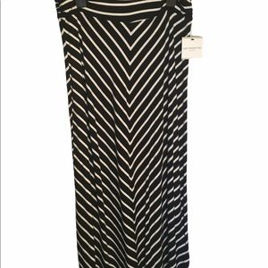 Liz Claiborne Skirt. NEW
